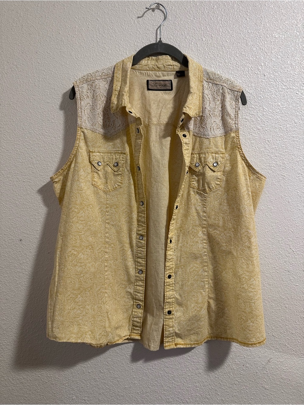 Sleeveless Button-Down Shirt - Pale Yellow Lace Yoke
